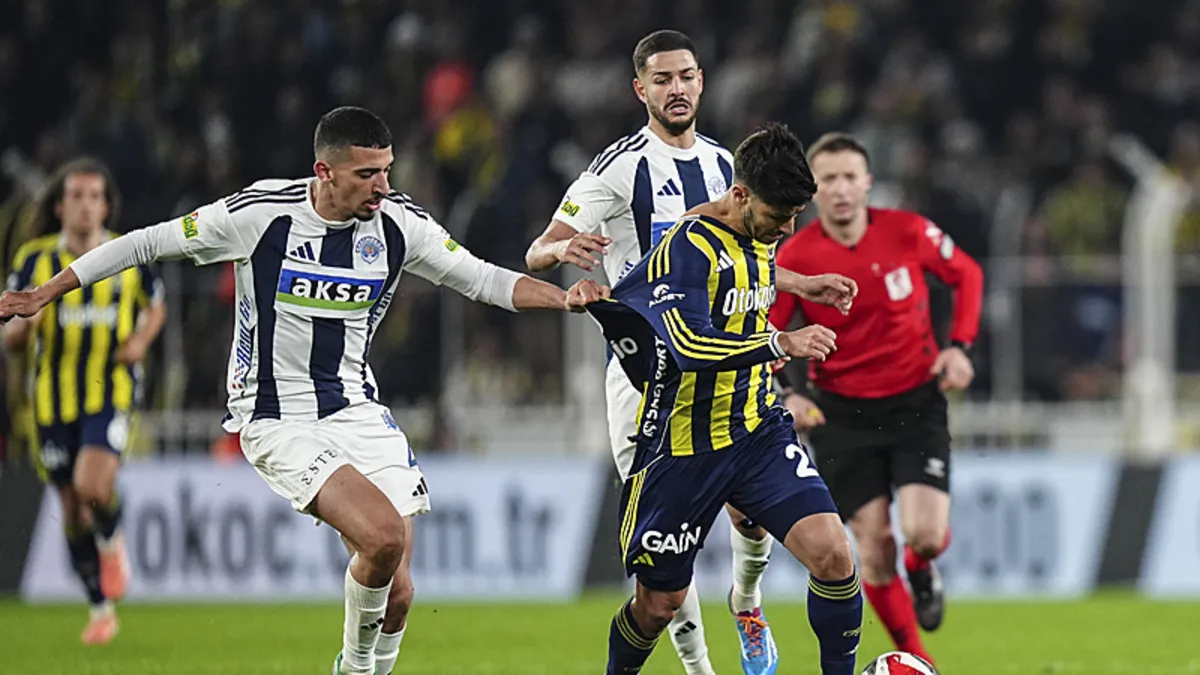 Kadıköy'de kırmızı kart çıktı! İşte Fenerbahçe - Kasımpaşa maçında o pozisyon...