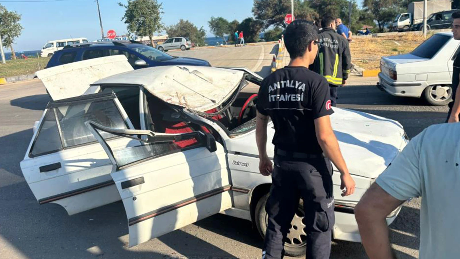 Başıboş gezen at kazaya neden oldu: 3 kişi yaralandı