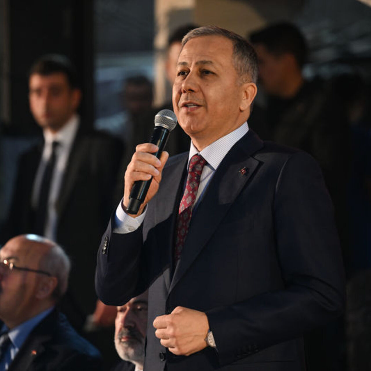Cumhurbaşkanına hakaret eden 43 kişiye gözaltı