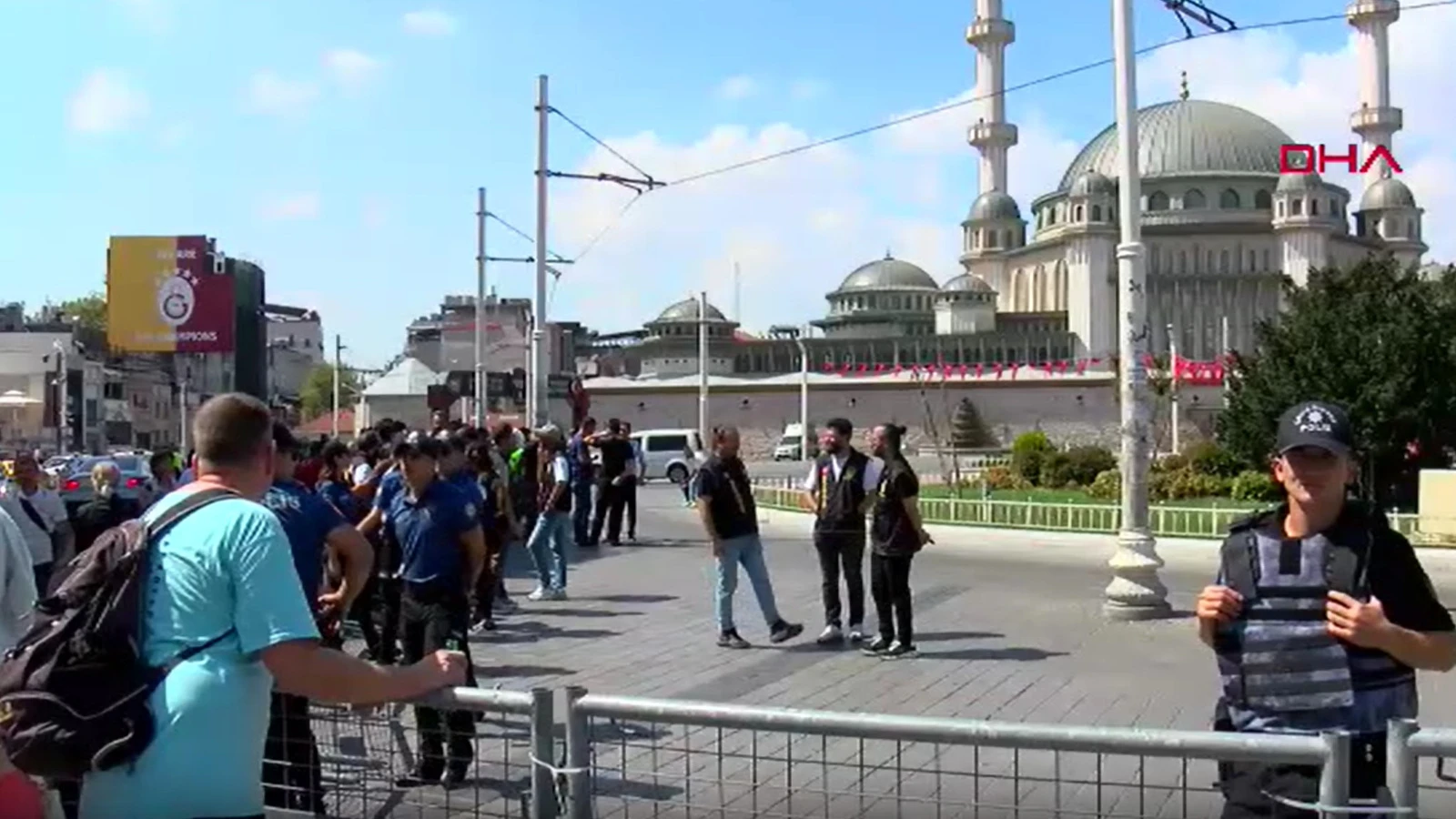 Taksim Meydanı'nda güvenlik önlemi alındı