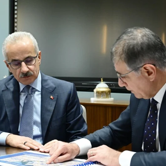 Bakan Uraloğlu İzmir Büyükşehir Belediye Başkanı Tugay İle Görüştü: İzmir'in Trafiğini Rahatlatacak Proje