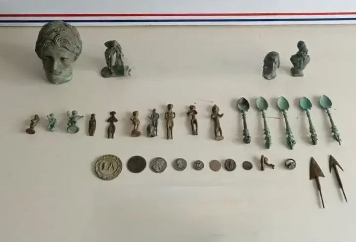 Bursa'da silahlı tehdit şüphelisinin evinde tarihi eser ele geçirildi