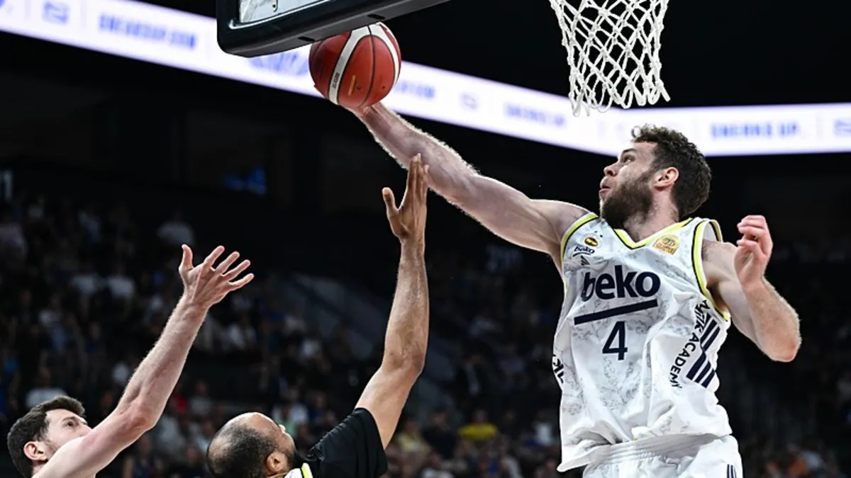 Anadolu Efes'i uzatmalarda mağlup eden Fenerbahçe Beko finalde!