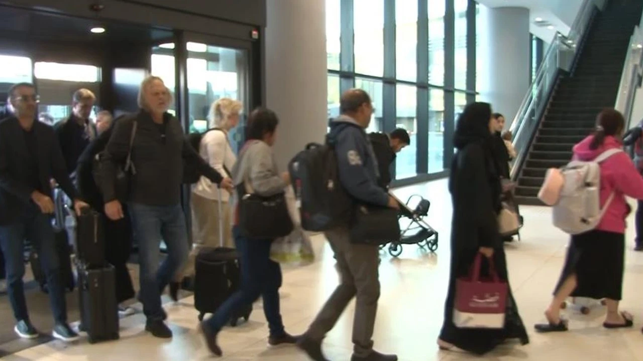 Katar'da mahsur kalan Türk vatandaşları Türkiye'ye döndü