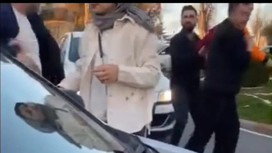Kaza sonrası çocukların çığlıklarına rağmen kavga ettiler