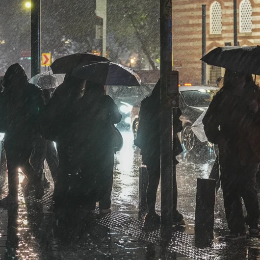Sağanak alarmı büyüyor! Meteoroloji'den 53 il için kritik uyarı: Kuvvetli geliyor