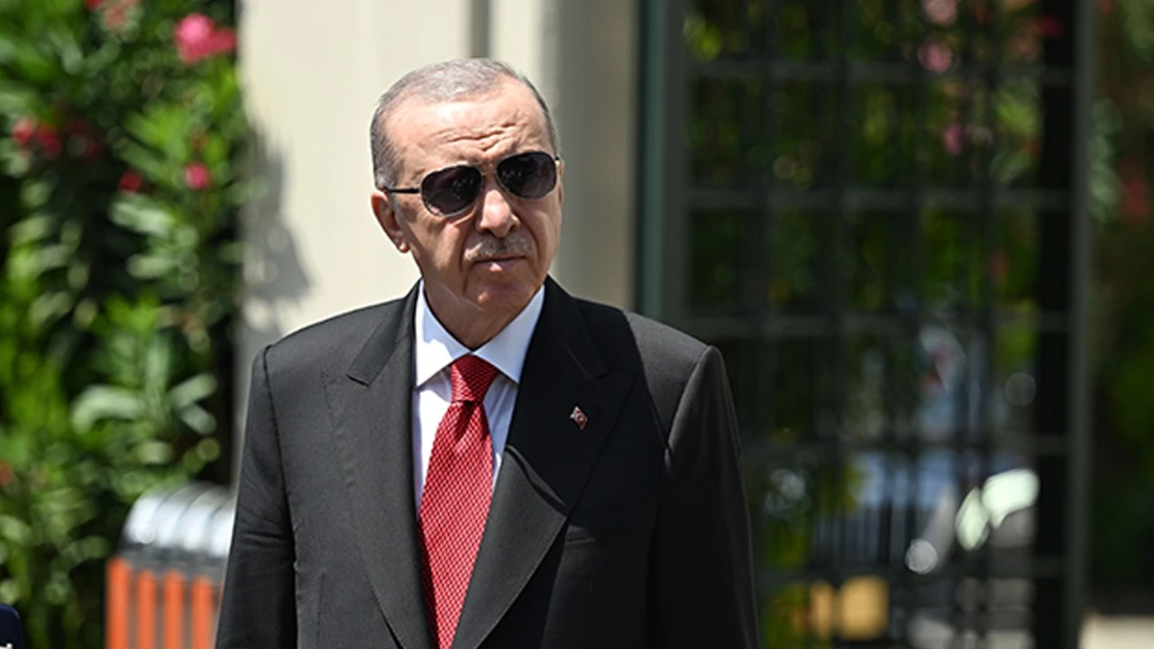 Yunan basınından övgü: Tüm oyunu Erdoğan oynuyor