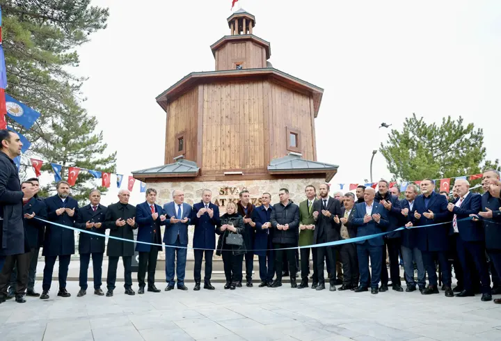 Sivas Kalesi'nde yer alan Tarihi Saat Kulesi açıldı 