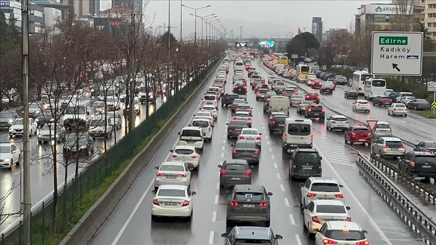 İstanbul'da akşam saatlerinde trafik yoğunluğu yüzde 90'a çıktı
