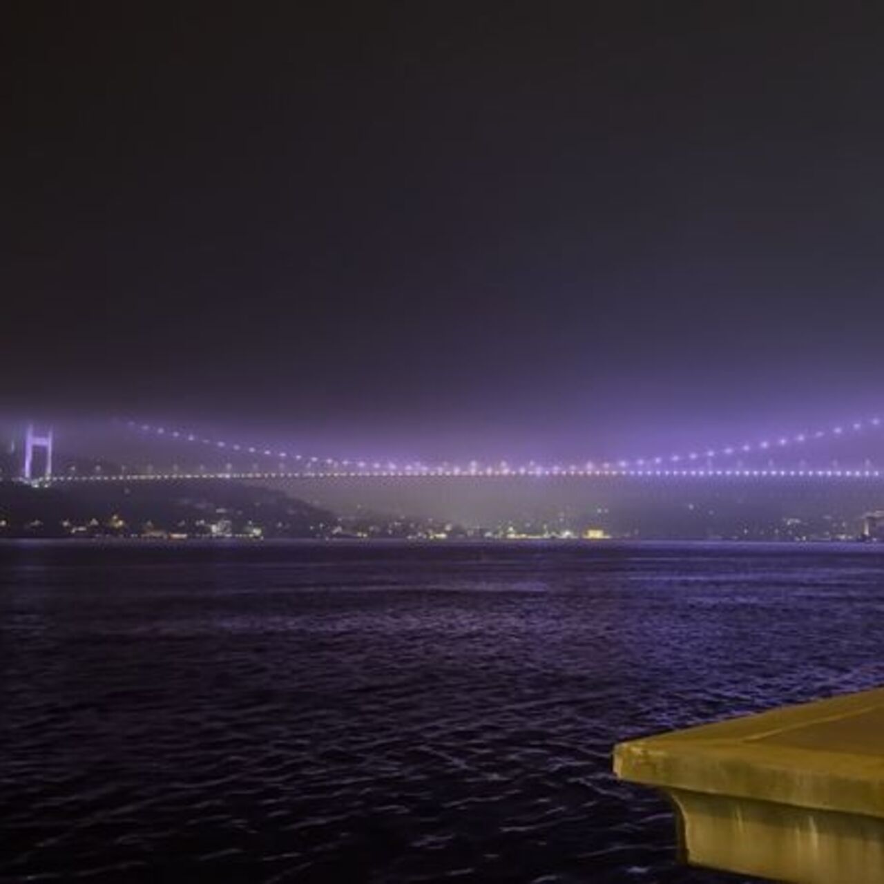 İstanbul'da sis etkili oldu, Boğaz'da gemi trafiği askıya alındı