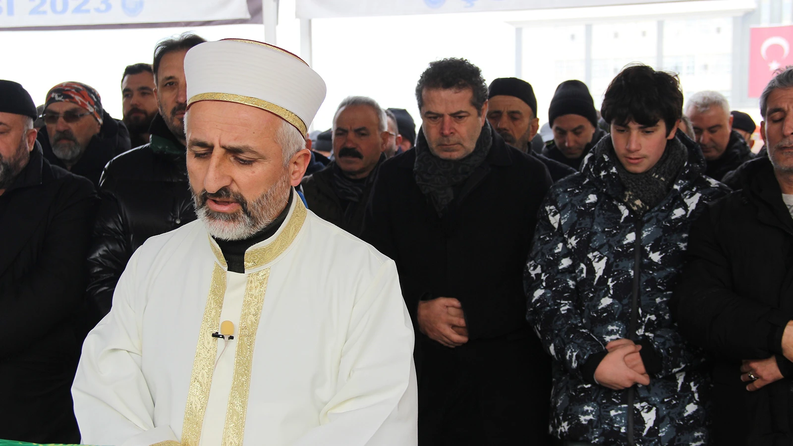 Gazeteci Cüneyt Özdemir’in annesi son yolculuğuna uğurlandı