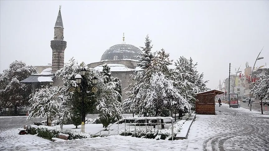 Erzurum şehir merkezi ekim ortasında karla kaplandı