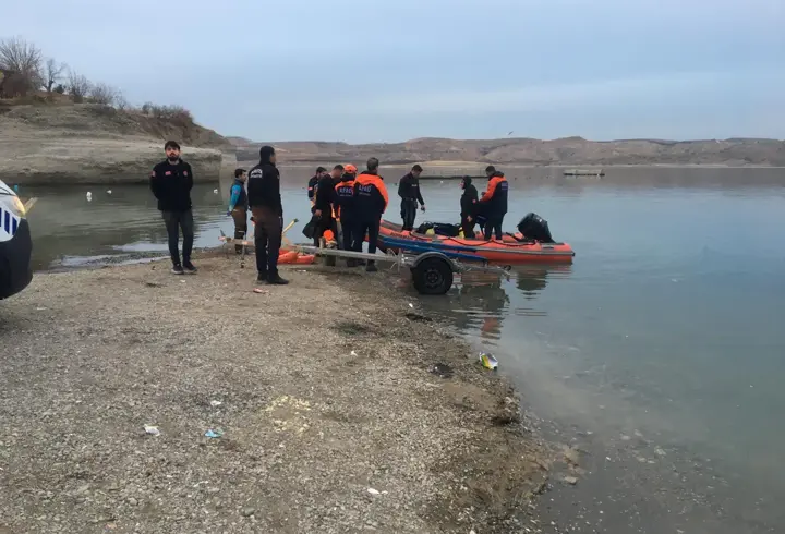 Adıyaman'da tekne alabora oldu; 4 kişi kurtarıldı, 1 kişi aranıyor