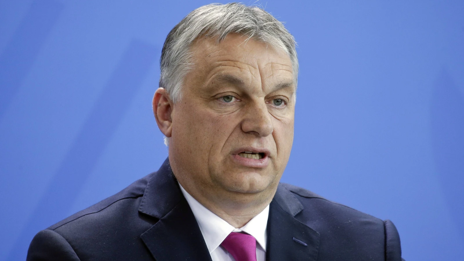 Denize düşen Orban, Trump'a sarıldı: Dünya tarihinde görülmemiş skandal!