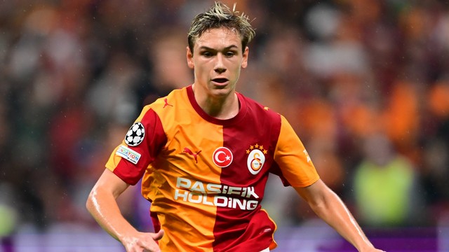 Batrakov siftahı Barcelona'ya karşı yaptı