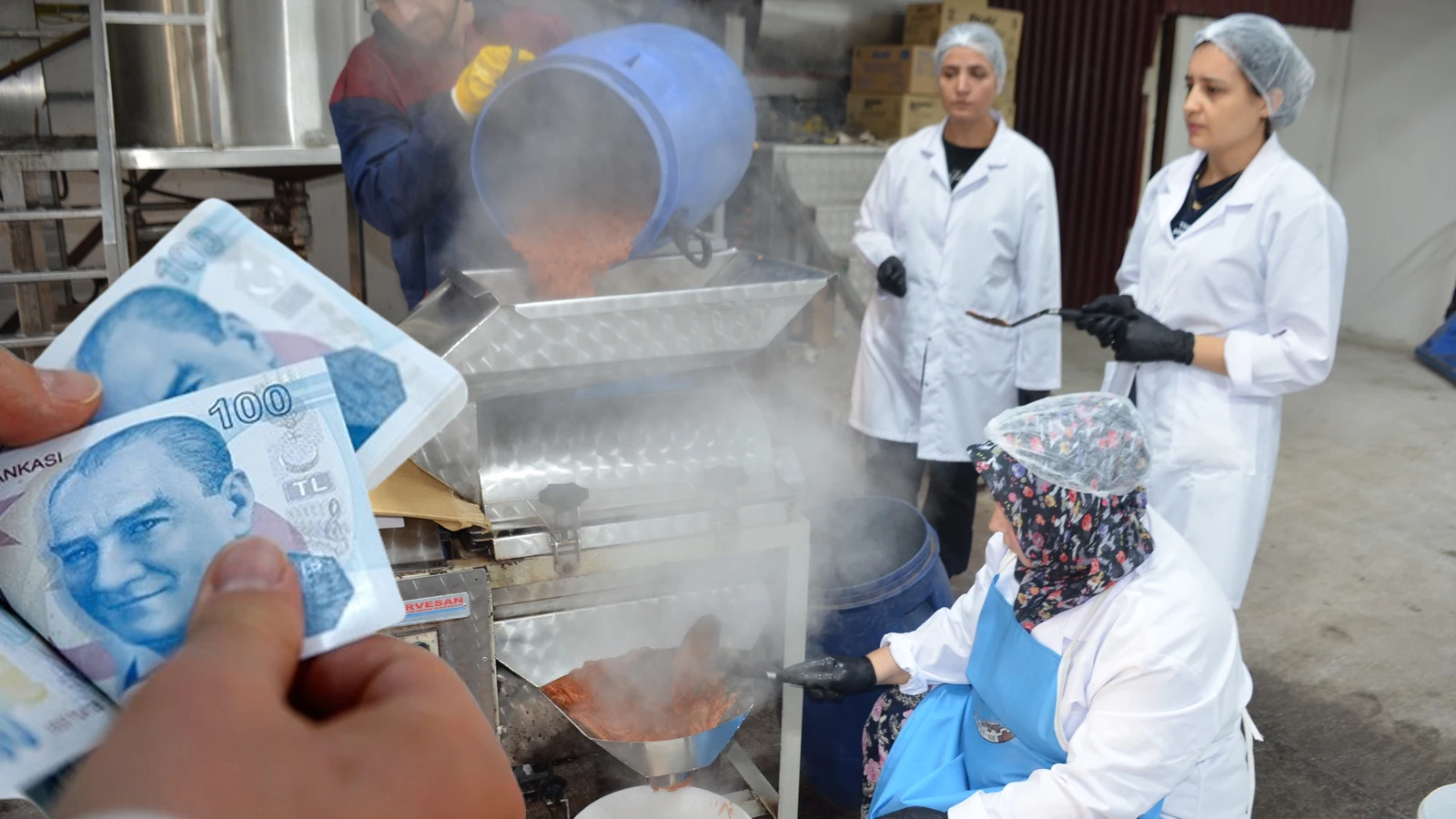 Üç kadınla başlanan üretim dev fabrikaya dönüştü: Dünya sıraya girdi paraya para demiyor