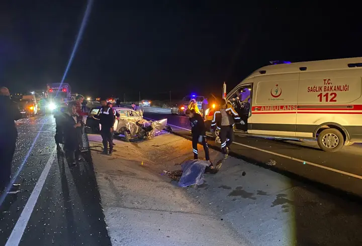 Otobüsle çarpışan otomobilin sürücüsü hayatını kaybetti