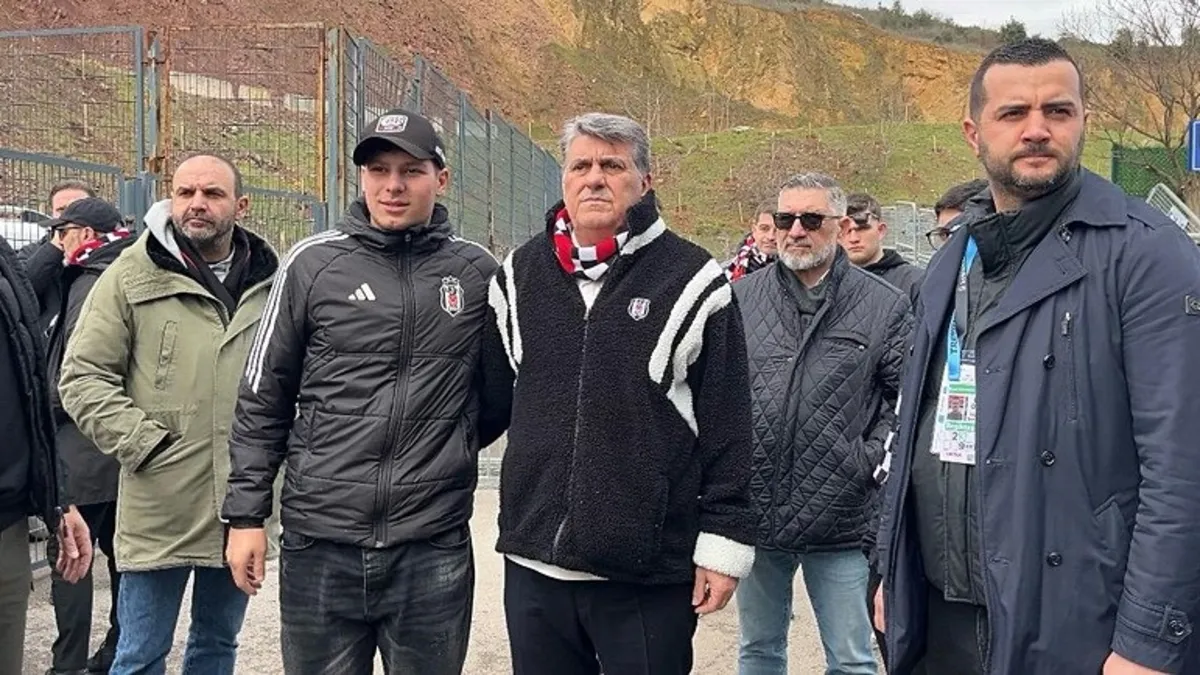 Serdal Adalı, Kocaeli deplasmanında taraftarlarla tribüne girdi!