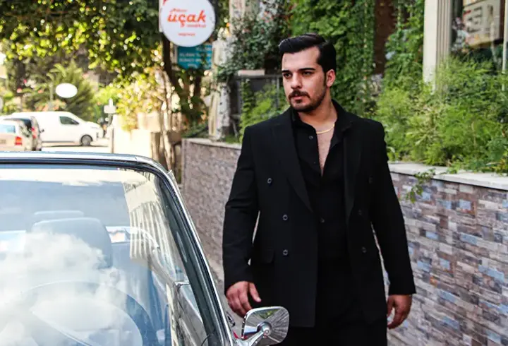 Adana’nın Eşref Tek’i: Hakan Solmazyüz sosyal medyada gündem oldu