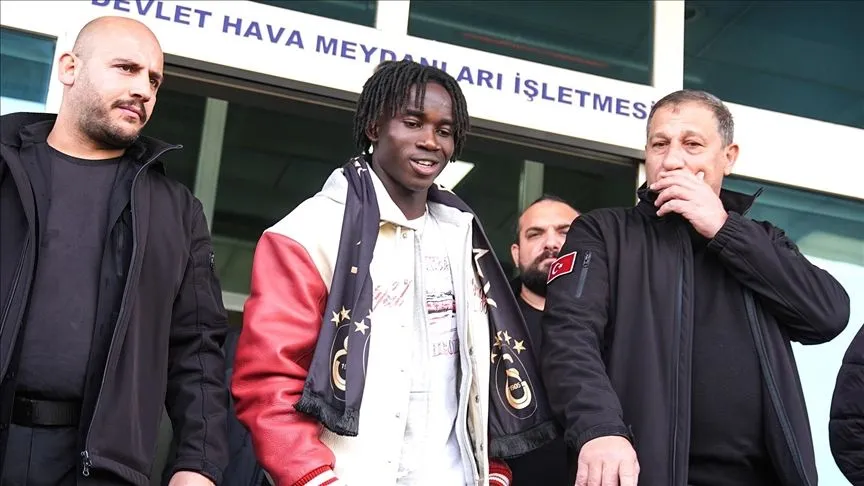 Renato Nhaga, Galatasaray'a transferi için İstanbul'da