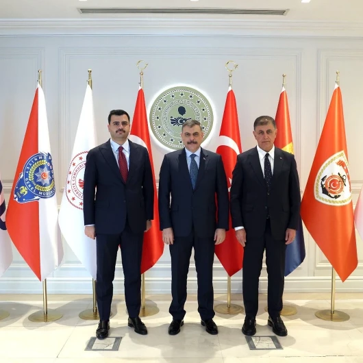 Bakan Çiftçi, Ak Parti'li İnan Ve Cemil Tugay'ı Kabul Etti