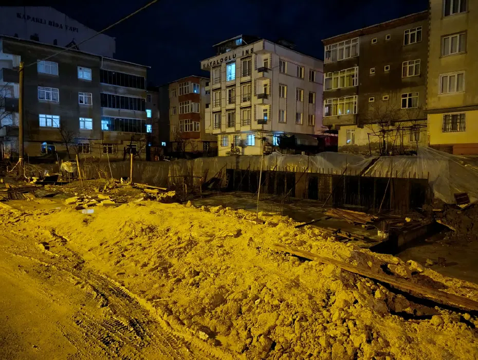 Tekirdağ'da inşaatta toprak kayması. Çevredeki 4 apartman tahliye edildi