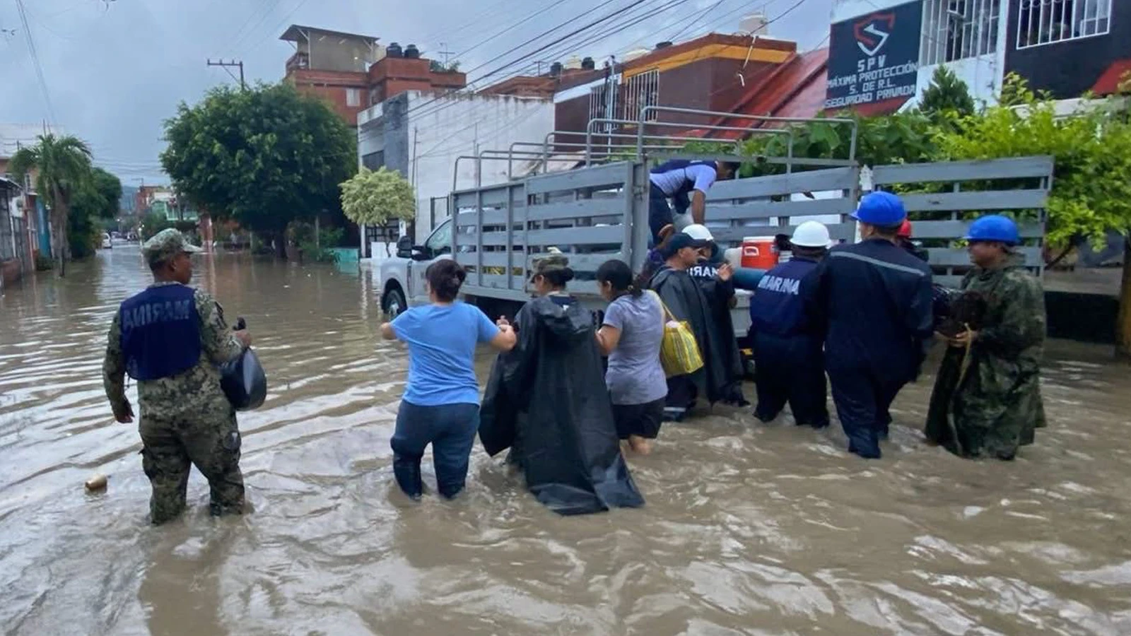 Meksika'da sel felaketi: Onlarca ölü var