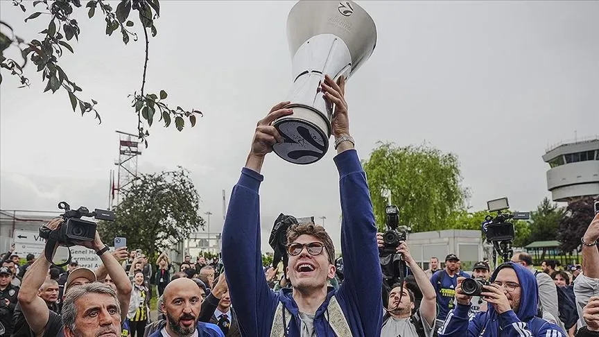 Avrupa Ligi şampiyonu Fenerbahçe Beko, yurda döndü