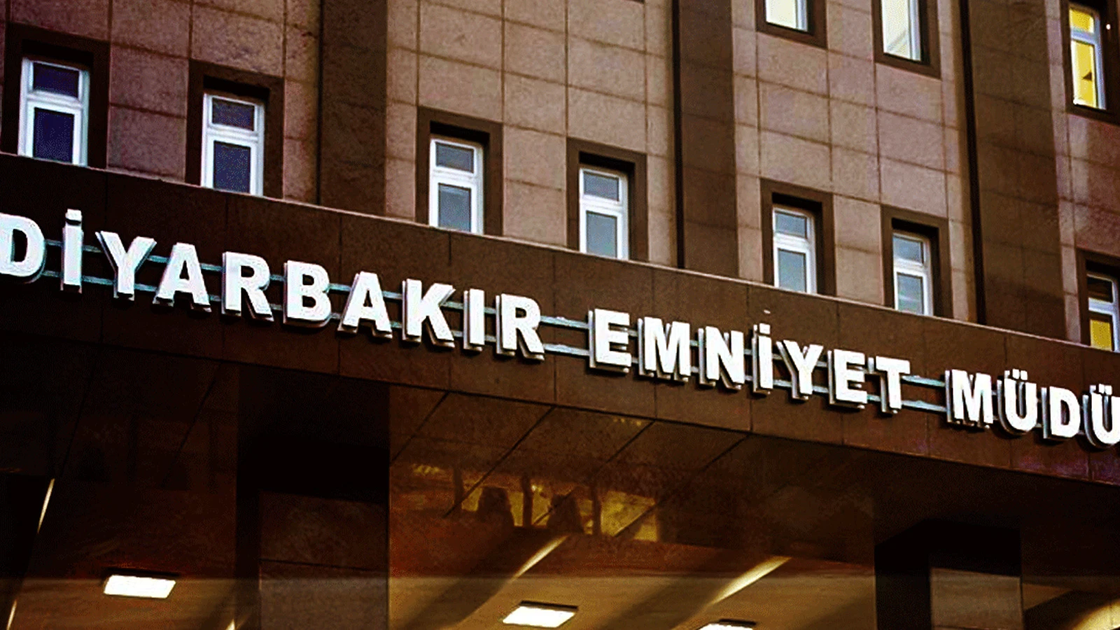 Diyarbakır İl Emniyet Müdürlüğü’ne hain saldırı girişimi