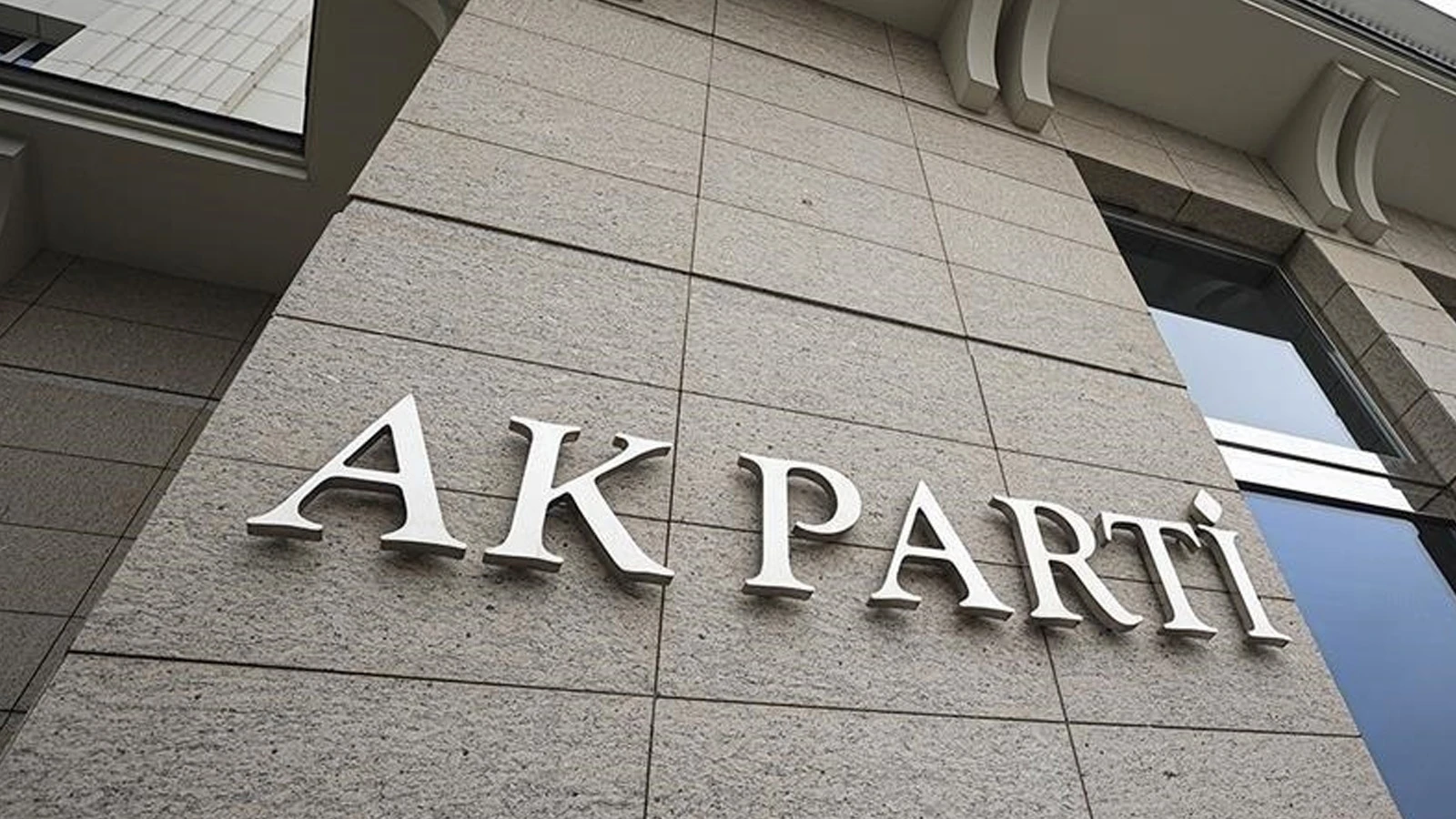 İlçe Başkanlığından istifa ederek AK Partiye katıldı