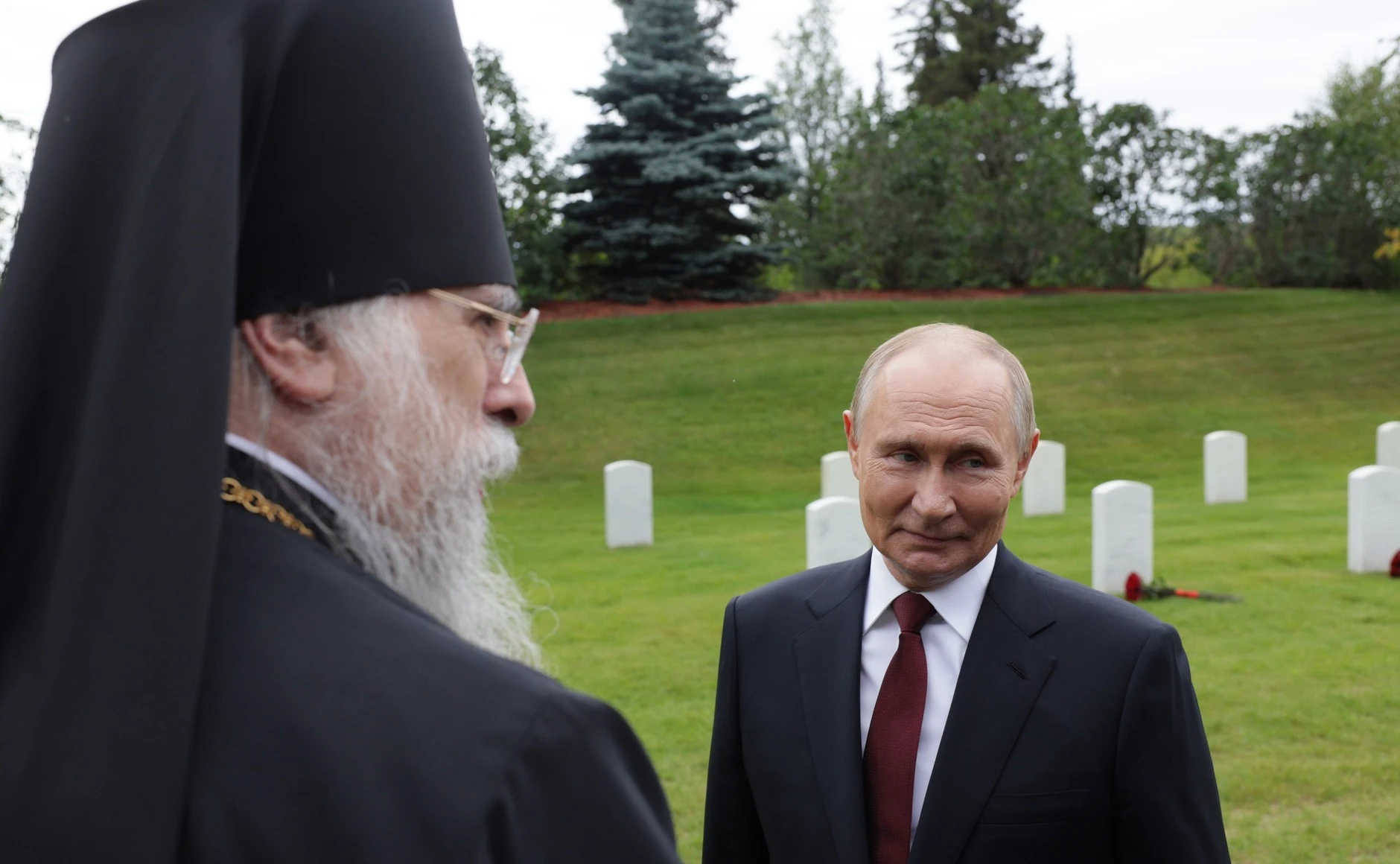 Putin'den Alaska'da Sovyet pilotlarının mezarlarına ziyaret