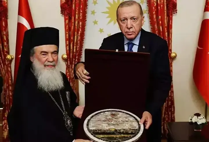 Cumhurbaşkanı Erdoğan, Kudüs Rum Ortodoks Patriği Giannopoulos'u Dolmabahçe'de kabul etti