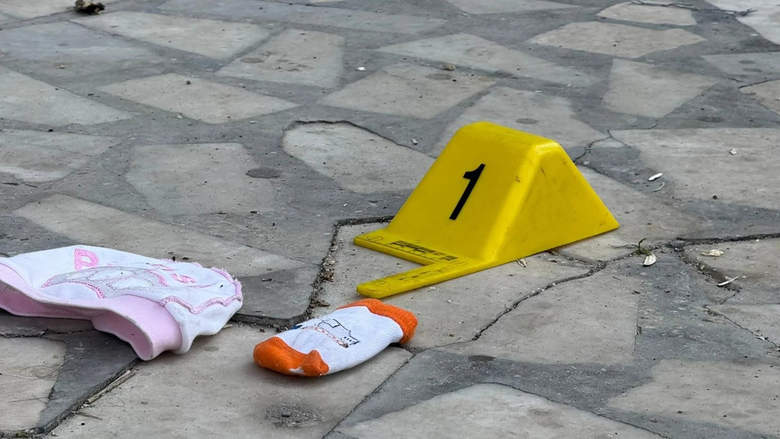 Kan donduran olay: Sinir krizi geçirip 3 aylık bebeğini camdan attı