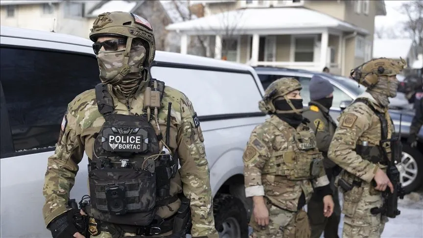WSJ, ABD'de bir kadını öldüren ICE polislerinin sivil araca ateş açtığı 13 olay tespit etti