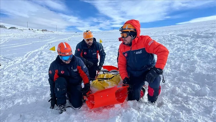 Van'da AFAD ekiplerine yönelik çığda arama kurtarma eğitimlerinin birinci etabı tamamlandı