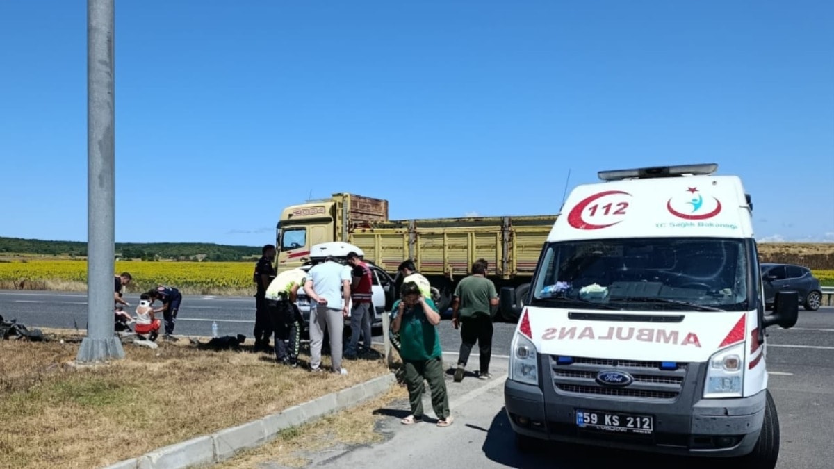 Tekirdağ'da iki otomobil çarpıştı, 9 kişi yaralandı