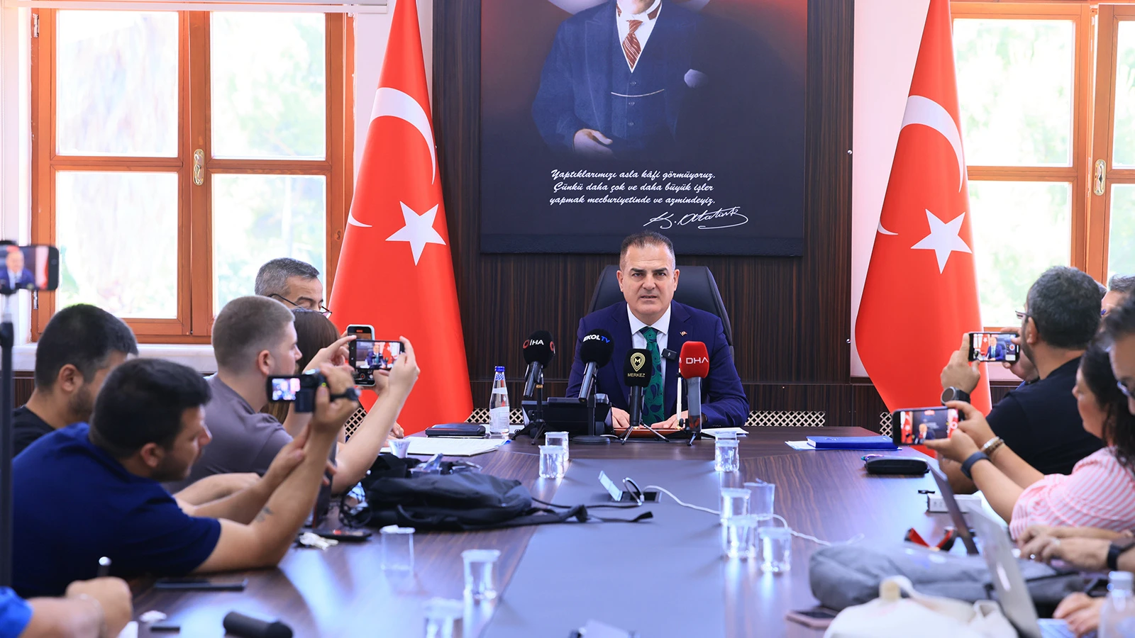 Muğla Valisi Akbıyık'tan Marmaris'te tepki çeken görüntülerle ilgili açıklama