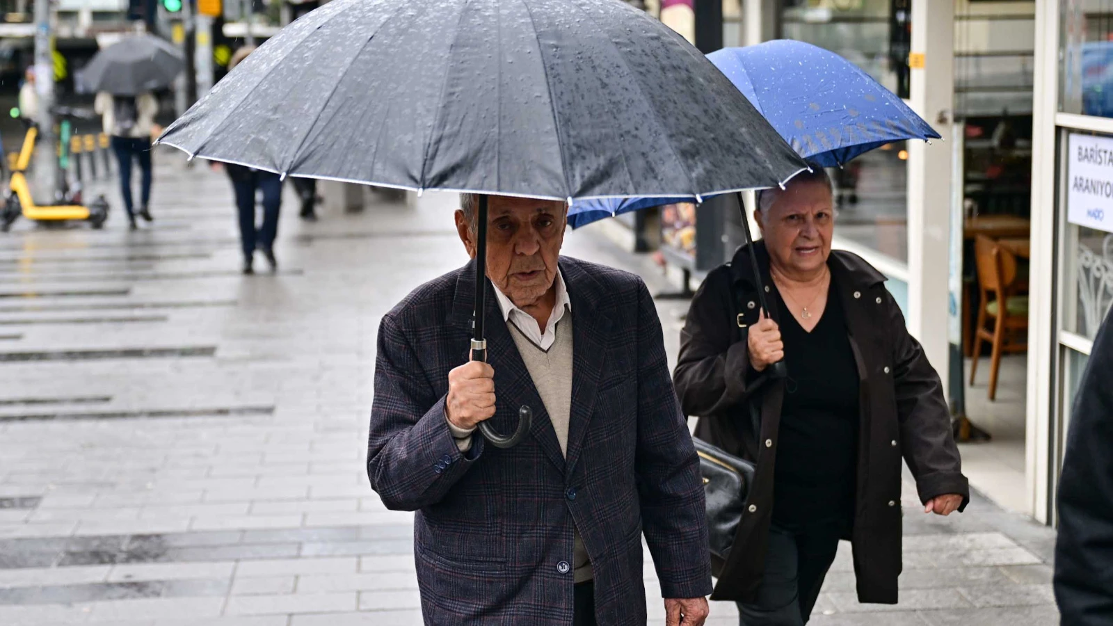 Meteoroloji: Sıcaklıklar düşüyor, sis ve sağanak yağmur etkili olacak