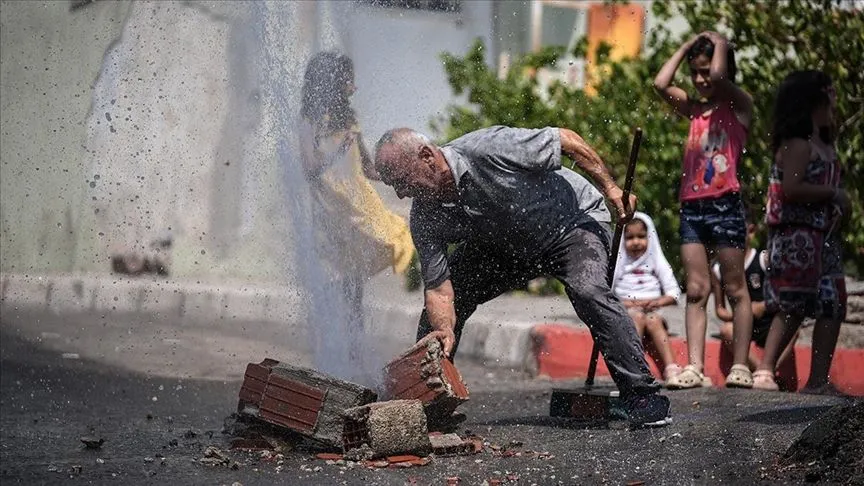 İzmir'de patlayan su borusunun onarılmamasına tepki