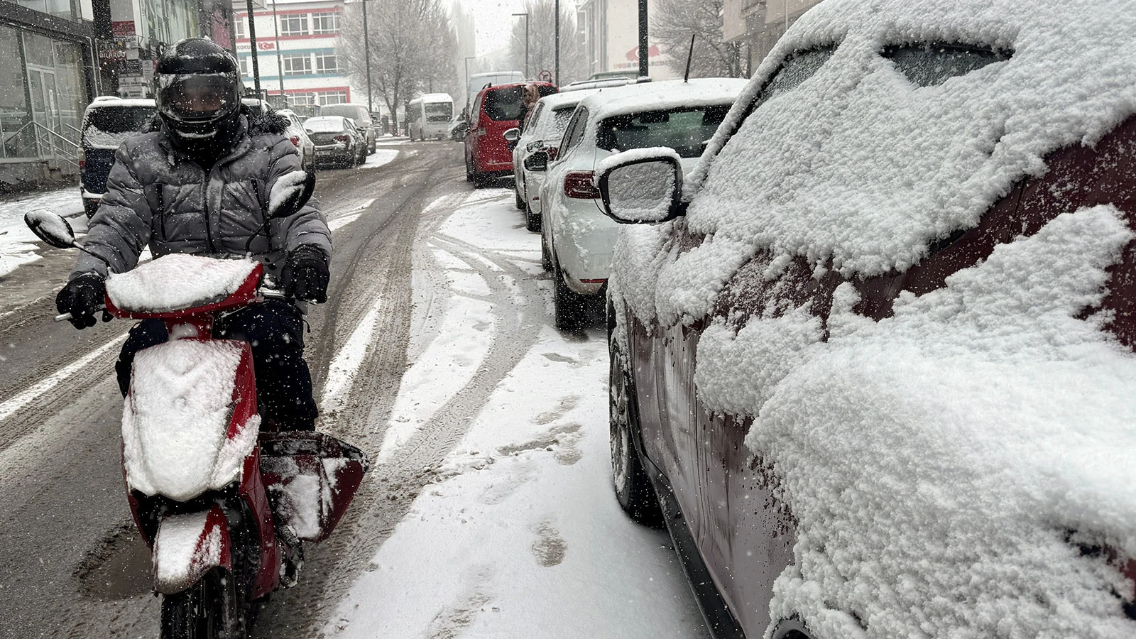 Ardahan-Şavşat kara yolu, kar nedeniyle tır geçişine kapatıldı