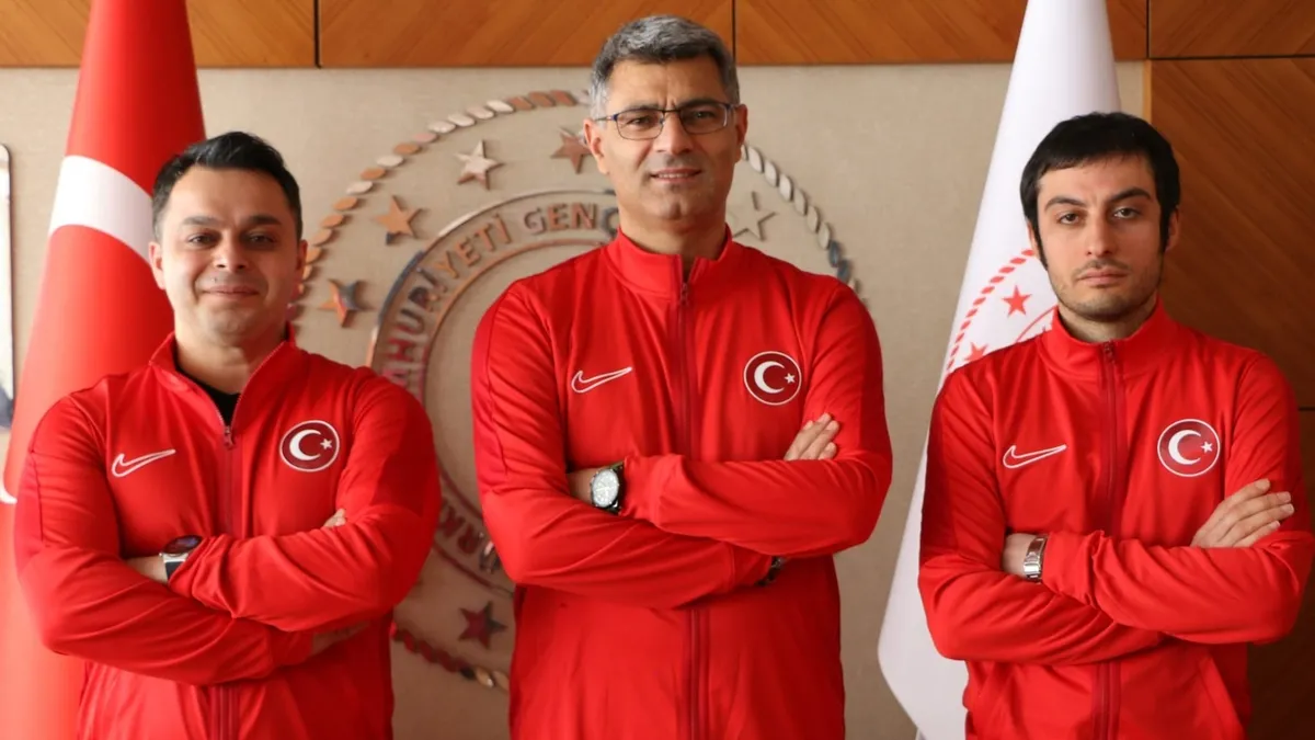 Milli atıcılar İsmail Keleş, Yusuf Dikeç ve Buğra Selimzade, Avrupa şampiyonu oldu