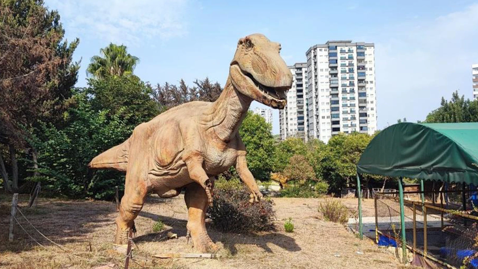 Milyonlarca lira harcanarak yapılmıştı; dinozorlar kaderine terk edildi