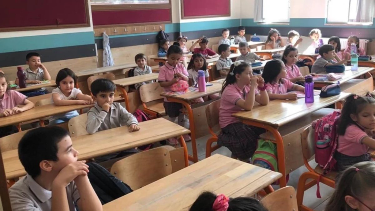 İstanbul'da 19 Ekim Pazartesi Okullar Tatil Mi? Vali Davut Gül'den Milyonlarca Öğrenci Ve Veliye Açıklama Geldi