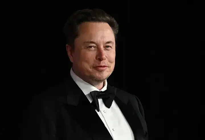 Elon Musk 500 milyar dolarlık servetiyle tarihe geçti