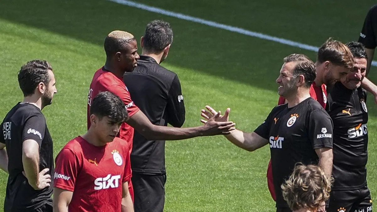 GALATASARAY HABERLERİ - Okan Buruk Osimhen iddialarını yalanladı!