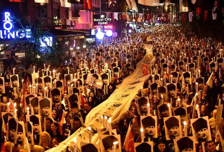 Antalya Ata'ya Saygı Yürüyüşü'nde buluşuyor