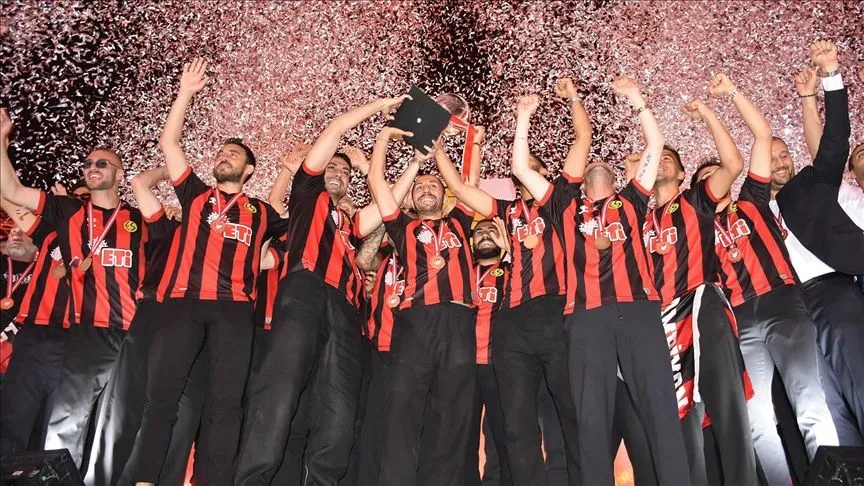 Eskişehirspor'un şampiyonluğu kutlandı