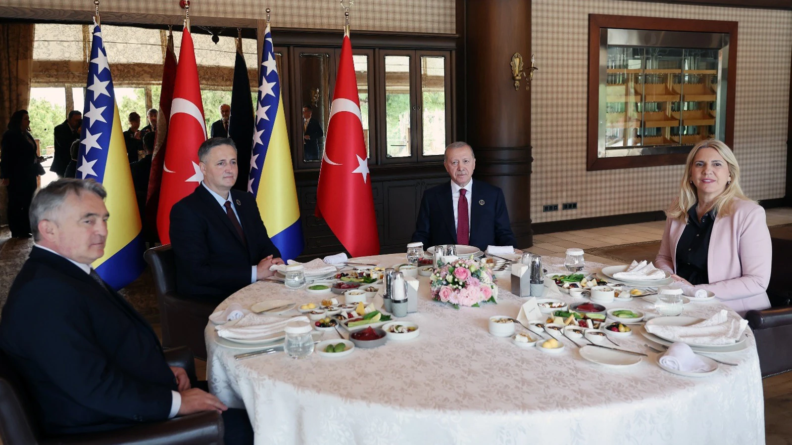 Cumhurbaşkanı Erdoğan, Bosna Hersek Devlet Başkanlığı Konseyi üyeleriyle bir araya geldi