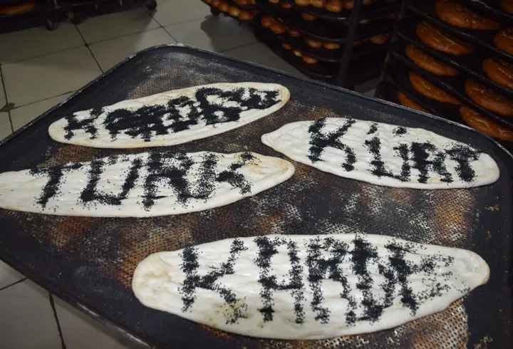 Van'da fırın işletmecisinden ramazan pidesiyle 'kardeşlik' mesajı