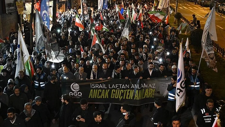 Anadolu Gençlik Derneğinden Fatih'te ABD ve İsrail karşıtı protesto